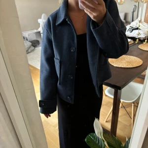 Marinblå kort kappa🩷 - Oanvänd kort kappa💕 Superfin utan defekter✨