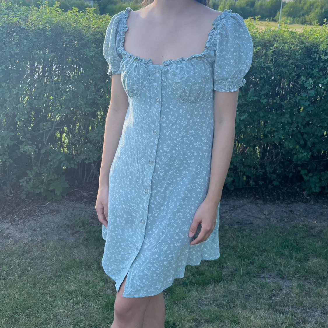 Gullig blommig sommarklänning - 90