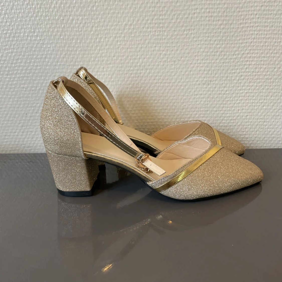 Glittrig damskor - 92
