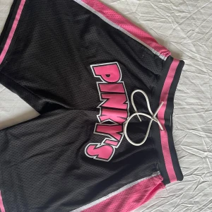 Basket shorts  - Köpta i USA från en butik med ovanliga och sällsynta basket shorts från stora lag! Ursprungspriset var 1000 kr. 