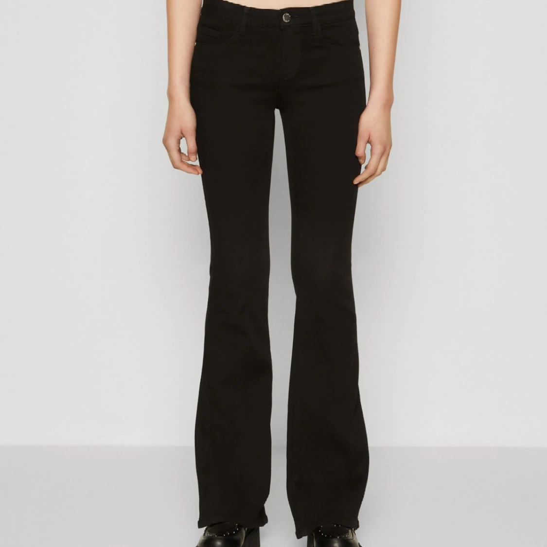 Svarta bootcut jeans