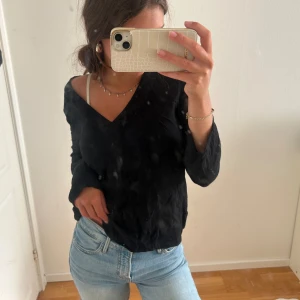 Blusar - En svart och vit blus, skönt material. Storlek Xs-S
