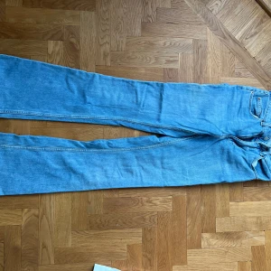H&M jeans - Långa jeans, bra skick