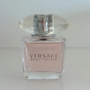 Versace parfym - Bright crystal från Versace. Endast testad så nästan hela flaskan är full 