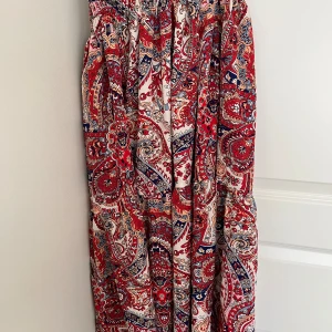 Lång kjol  - Svin snygg lång trendnig kjol.