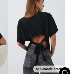 Topp med knytning - Supersöt t-shirt med knytning i ryggen från Gina💗💞köpt för 299kr