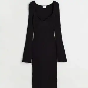 Jättefin och ny klänning som aldrig har använts, storlek XS. Klänningen är enbart provad❤️Nypris 399 och säljer den för 300 då den aldrig är använd🥰
