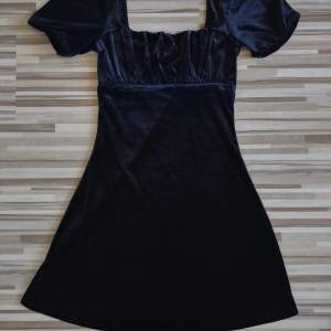 Fin svart klänning i storlek xs! 💕 Nästan aldrig använd 💕