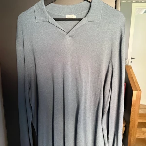 Filippa K Piké  - Säljer denna snygga Piké från Filippa K Knappt använd och den är som helt ny