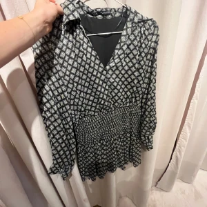 Klänning zara - Populär klänning från zara