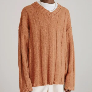 Hope - Contra sweater  - Stickad tröja från Hope i unisexmodell. Storlek 40 man / 38 woman men oversize passform så passar även större. Knappt använd! 