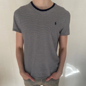 Ralph lauren tröja - Schysst tröja till sommaren. Hör av er vid frågor mvh Ville