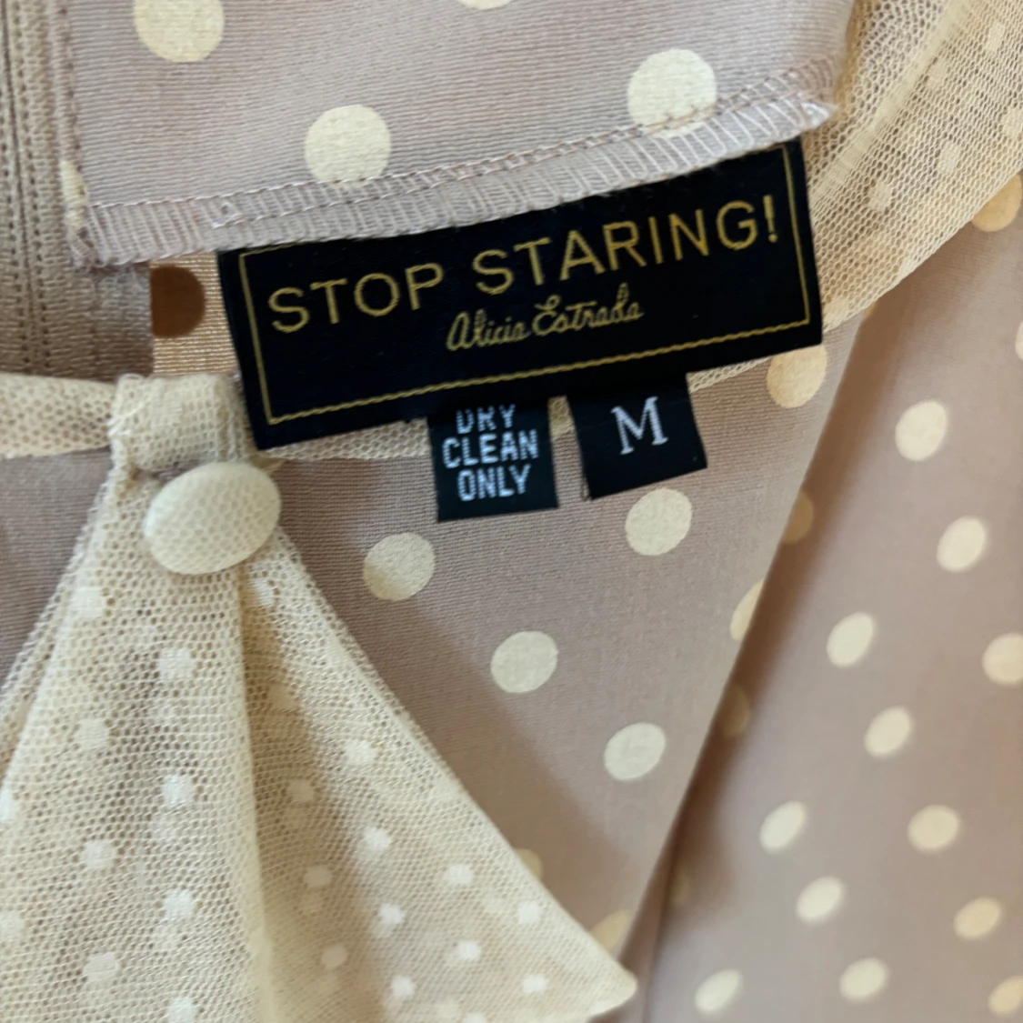 Prickig klänning, Stop Staring! - 91