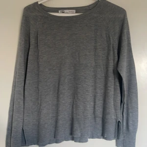 Grå stickad zara  - Lite nopprig 