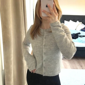 Stickad kofta - Stickad kofta från Gina. Endast testad😍