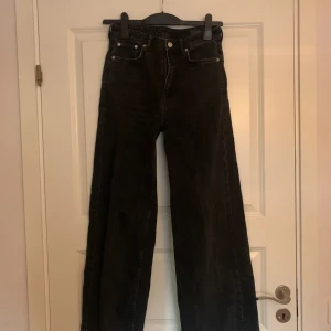 Weekday Jeans - Weekday jeans. Använda ett fåtal gånger. I gott skick. Tveka inte om ni har några frågor.