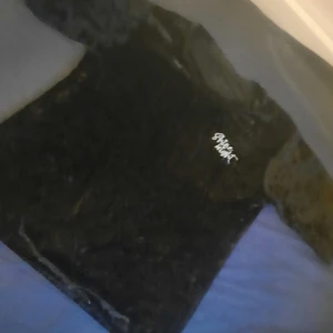 Svart tröja - En fin svart tröja som jag inte använder längre.