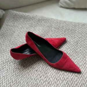 Klackar  - Köpta second hand, tyvärr för stora