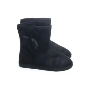 Boots med rosett, 120kr + frakt (Dessa är inte anpassade för blöt mark.)