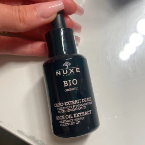 Nuxe bio organic rice oil - Helt oanvänd inte ens öppnat den, används för ansikte, köpte den för 339kr mitt pris 250kr går att diskutera vid snabb affär. 