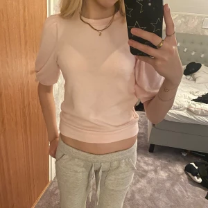 Pufftopp - Rosa pufftopp från lager 157. Slutsåld och den är helt oanvänd då den inte riktigt är min smak.