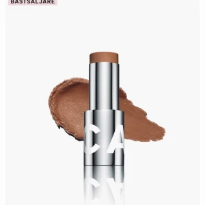 Caia bronser - Säljer nu mitt caia bb stick som jag fick i födelsedagspresent och som tyvärr va i fel färg! Den är i färgen 50W och endast  testad på handen EN gång❤️ NYPRIS: 295