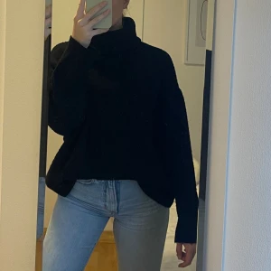Tröja - Jättego Turtleneck tröja som är lite längre🖤
