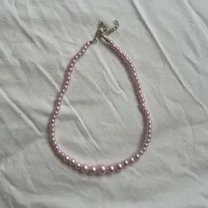 Snyggt rosa pärlhalsband från Asos 