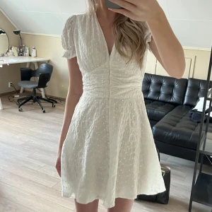 Supersöt mini klänning!  - Sommarklänning ifrån Chelsea i storlek XS🩷☀️