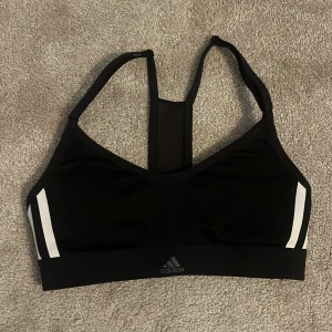 Adidas Sport Bh - Svart sport bh från Adidas. Storlek XS 🤩
