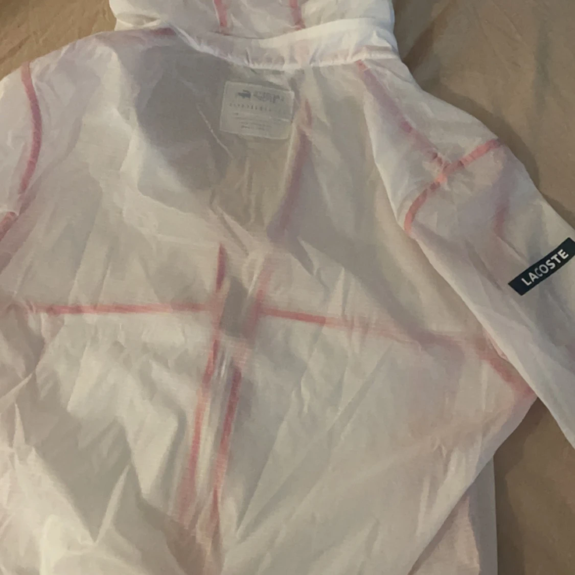 Vit/röd lacoste vindjacka - 90