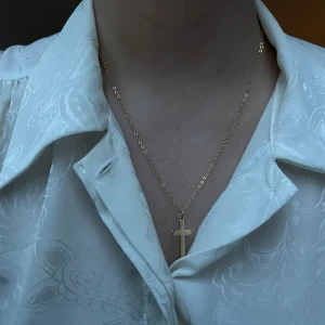 Handgjort halsband  - @bladhsmycken på Instagram 