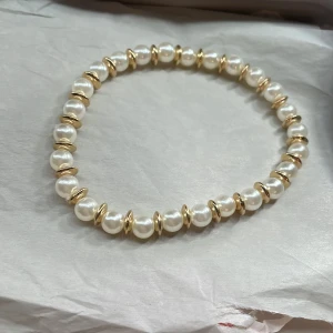 🌟 - Egengjort armband 💛🌟tråden är stretchig så passar dom flesta 💗💗 