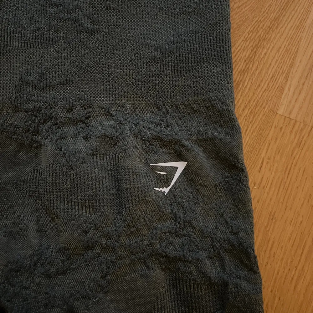 Helt nya gymshark tights. Råka beställa dubbelt par. Ingen scrunch i bak, XS!. Sport & träning.