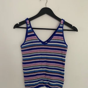 Stickat linne - Använd ett fåtal gånger. Stretchigt material så passar nog XS/S/M/L.