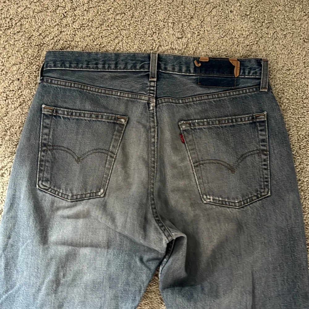Levis 501 som jag bootcuttade själv as snygga inför sommaren. Jeans & Byxor.