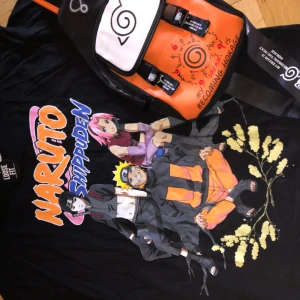 Naruto tshirt + väska  - Båda nyskick aldrig används Tshirt har lappar kvar  Oversized xl dam storlek/herr L