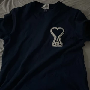 Ami tshirt  - Ami tshirt storlek S (lite oversize) 