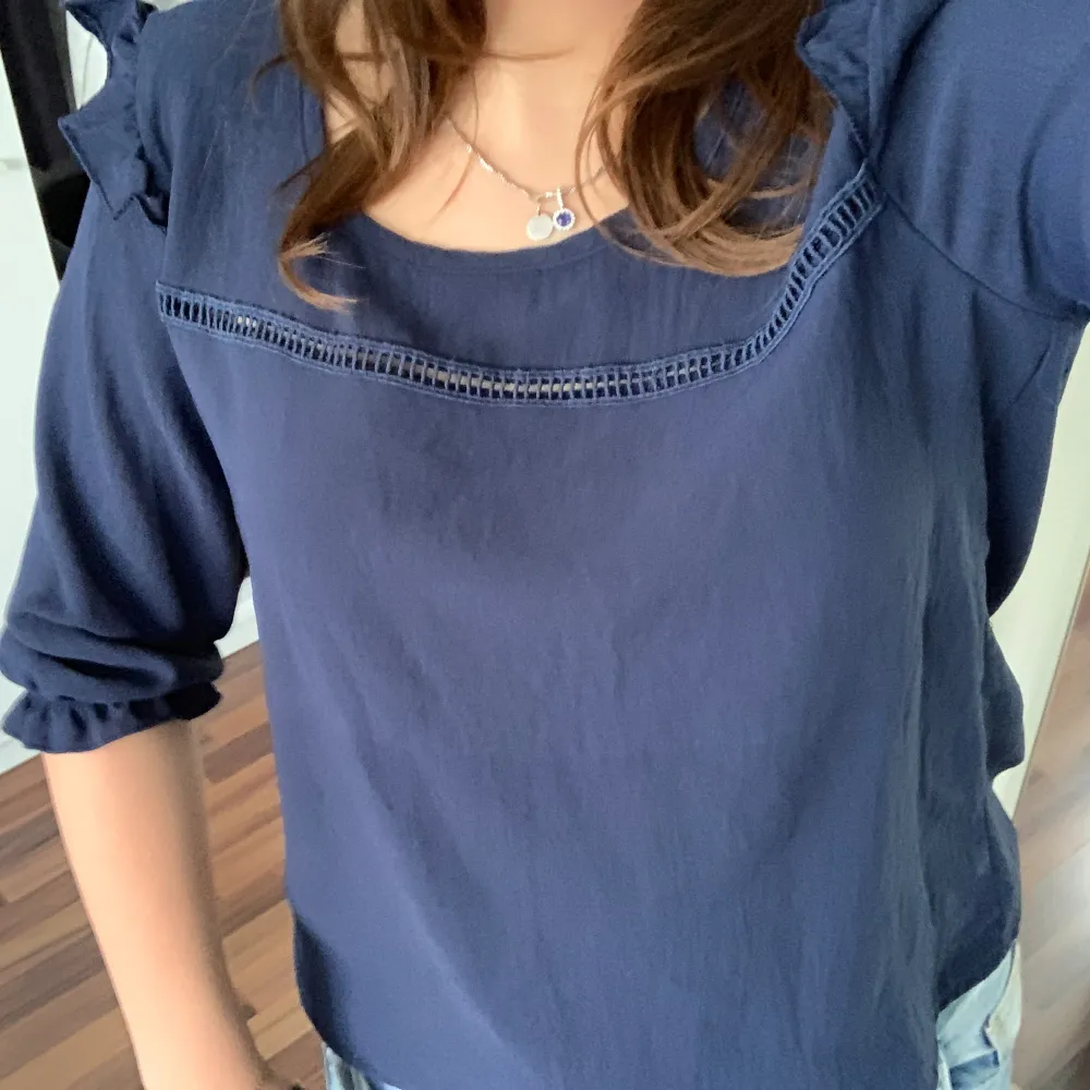Jättefin tröja (köpt i Mexico) i mörkblå 🥰 Pris kan diskuteras 🫶🏻. Blusar.