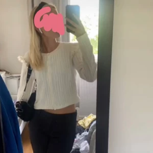 Topp - Säljer denna super söta topp från zara. Går inte att köpa längre. Stiltje xs/s