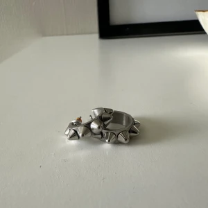 Edblad örhängen  - Knappt använda örhängen från Edblad. Tyvvär inte samma lås som originalet. 