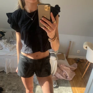 Topp - Jätte bekväm t-shirt med volang ärmar ☀️😍