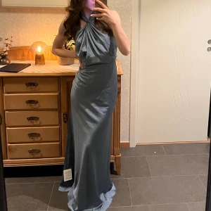 Balklänning - Balklänning från Asos, helt ny och oanvänd med alla prislappar kvar. Nypris 1569kr💕