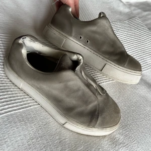 Gråa eytys - Säljer mina gråa eytys i strlk 39. De är i relativt bra skick men allt ser bra ut. Skriv för frågor. 