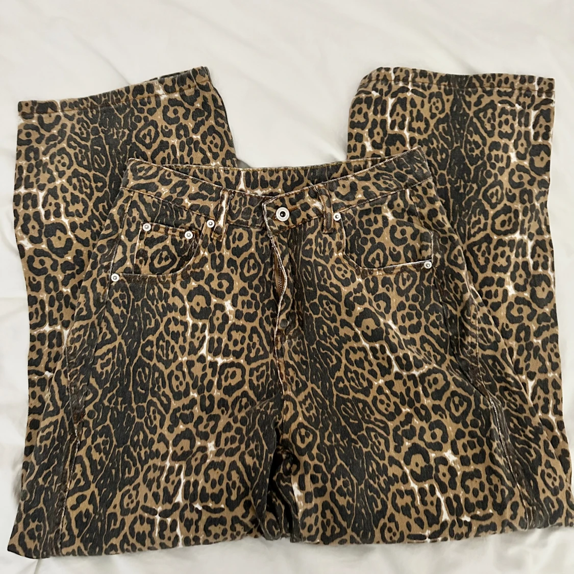 Leopard jeans storlek 36/38 - 90