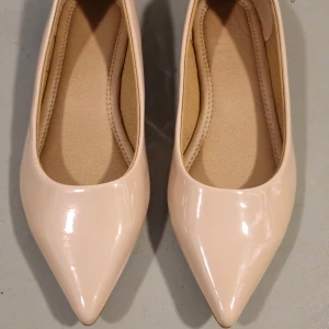 Oanvänd ballerinaskor  - Oanvända, nude rosa nyans