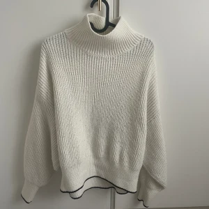 Stickad tröja  - Lite nopprig 