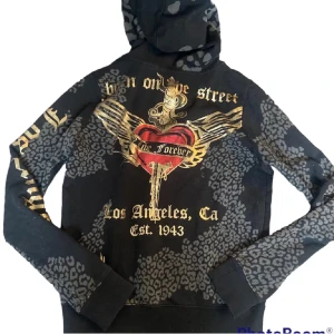 smet hoodie  - super snygg smet hoodie köpt här på plick(bilder från förra säljaren) som jag säljer pga att den inte kommer till användning 💞