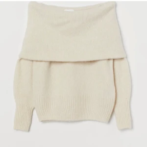 Stickad off shoulder tröja  - Super fin stickad tröja från hm i cremevit🩷🩷