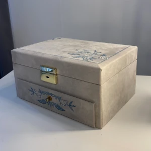 Smyckeskrin - Jätte fint smyckeskrin💗Bättre pris vid snabb affär👍🤩